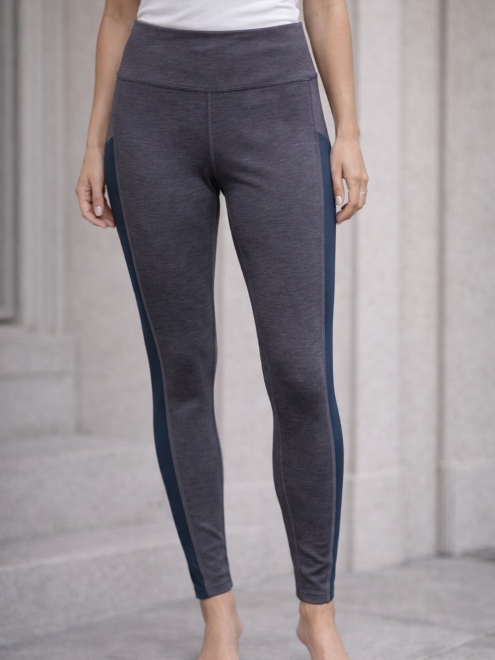 ⭐️ Athleta Charcoal Leggings with Navy Accent